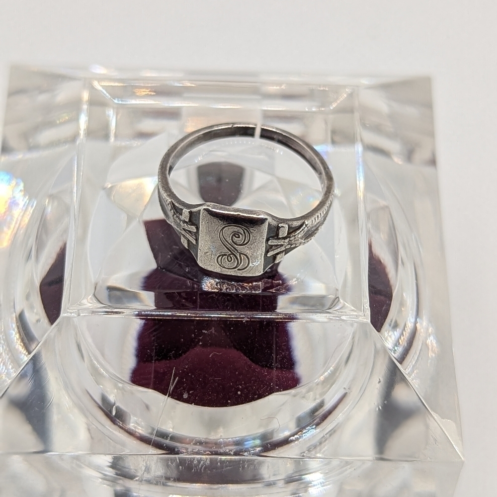 Signet Design Ring - Picture 2 of 4